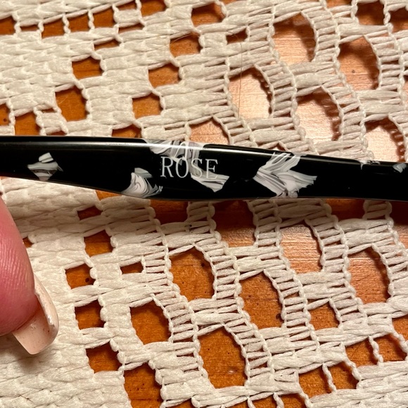 EUC DIFF Rise Cateye Sunglasses. Black & White Frames w/Blue Mirrored Lenses. - Picture 10 of 10